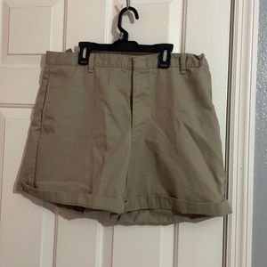cargo shorts with pockets